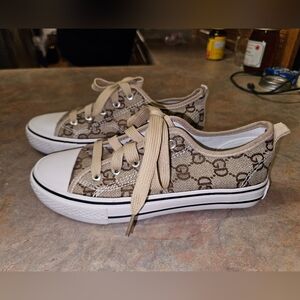 Qimeite Tennis Shoes